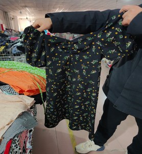 Vestidos <span class=keywords><strong>de</strong></span> <span class=keywords><strong>Mujer</strong></span> Usados <span class=keywords><strong>de</strong></span> Alta Calidad para Reuniones <span class=keywords><strong>de</strong></span> Verano, Calidad Garantizada, Precio Económico, Empaquetados en Fardos, Tallas Variadas - Product Image 5