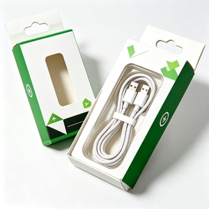 Caja de regalo cuadrada de papel kraft con ventana transparente de PVC y asa autoarmable para cable USB y estuche de teléfono - Product Image 5