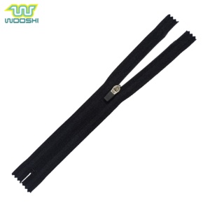 Fermeture à glissière en <span class=keywords><strong>nylon</strong></span> 3 #20CM avec curseur YG Nickelage brillant avec extracteur en plastique dur noir - Product Image 2
