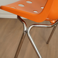 Chaise de salle à manger moderne en plastique empilable avec pieds chromés et dossier crème, style coréen pour café et maison, modèle Internet Celebrity Hole Home