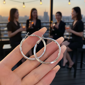 Offre Spéciale Tendance Mode Arc Lune Punk De Luxe Filles Boucles D'oreilles Cerceau Goujons En Gros En Laiton Charme Bijoux - Product Image 3