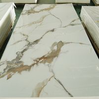 Panneau mural en PVC personnalisé Feuille de marbre UV Blanc neige brillant Type de marbre Feuilles de PVC Baguette Marmor Plaque de panneau de PVC