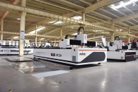 Machine de découpe laser à fibre haute précision 3015 1KW 2KW 3KW avec source Raycus Max, équipement de découpe laser CNC pour métaux