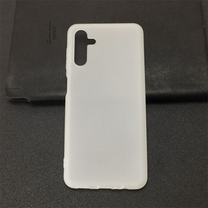 Fabricant de gros étuis en TPU mat souple givré couverture arrière étui de téléphone portable en silicone pour Samsung Galaxy <span class=keywords><strong>A13</strong></span> 5G <span class=keywords><strong>noir</strong></span> - Product Image 4