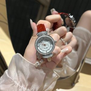 Montre élégante pour femme en cristal, cadran en nacre, bracelet en cuir, montre-bracelet à quartz - Product Image 4