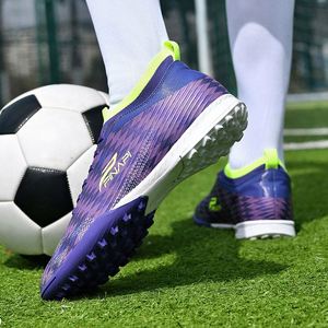 Vente en gros usine TF Chaussures de football à coupe basse respirantes en maille antidérapantes pour entraînement sur terrain synthétique - Product Image 5