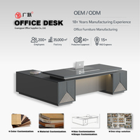 Bureau avec surface de travail spacieuse, hub de charge intégré, rangement sécurisé et design minimaliste moderne pour les bureaux