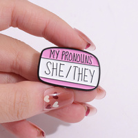 Mon pronom They Them He She Épingles en émail Broches de pronom personnelles personnalisées Badges de revers Boîte de texte amusante Bijoux Cadeau en gros
