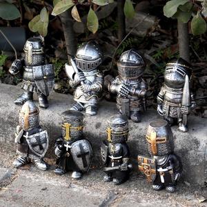 Sculpture en résine Chevalier Crusader Européen OR34, Souvenir d'Art Médiéval, Chevalier Samouraï en Armure, Statue de Gnome de Jardin Extérieur - Product Image 1