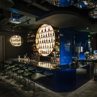 Nouveau design de comptoir de bar, armoire murale de présentation de vin tout-en-un, casier à vin circulaire lumineux à LED pour club et bar