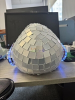 Coiffure de spectacle sur scène casque miroir doré argenté tête Punk lumières LED masques complets chapeau de cosplay couvre-chef pour boîte de nuit