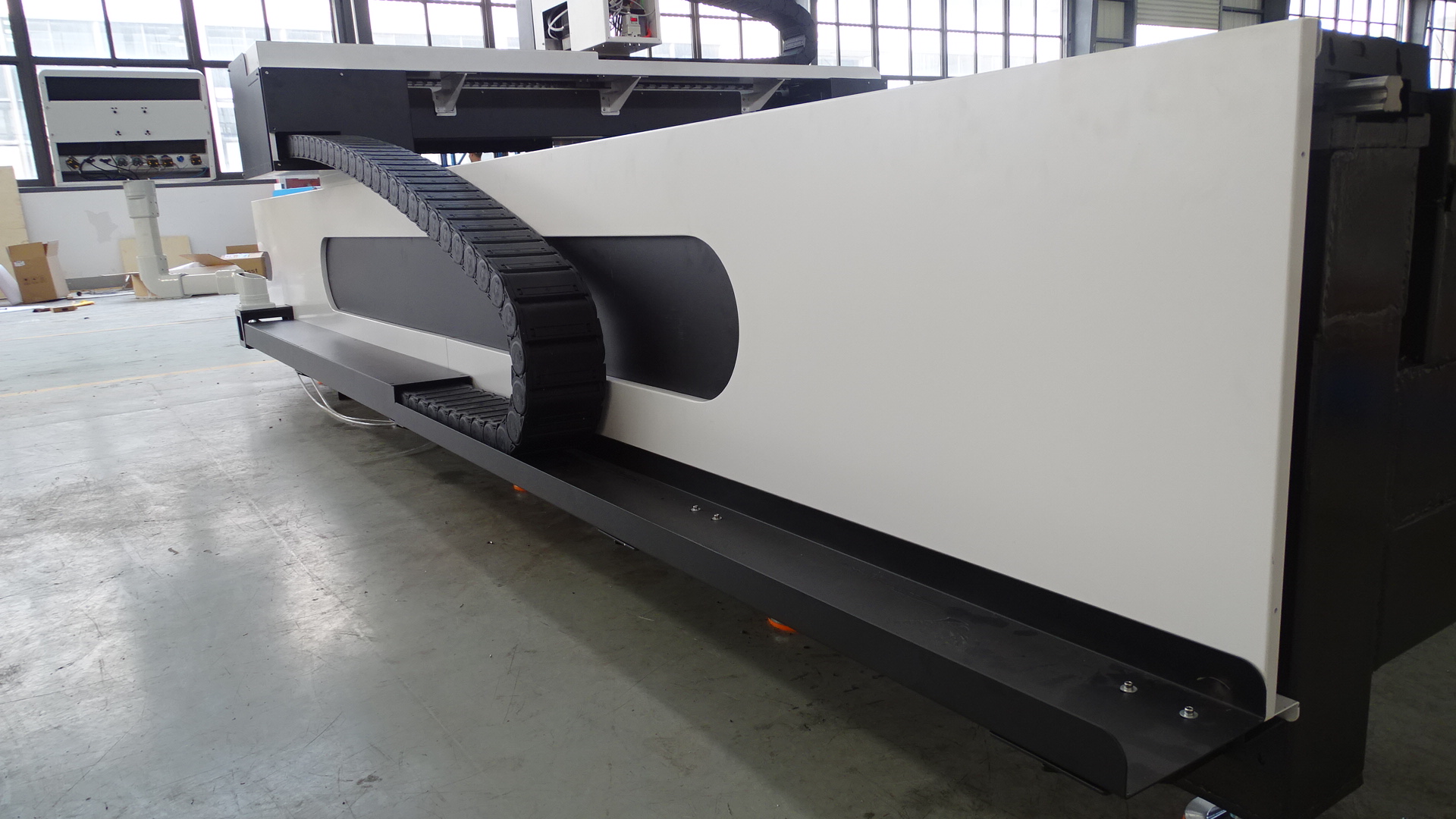 Iron Aluminum Fiber Laser Cutting Machine 1kw 2kw 4KW 6KW 1530 3015 3