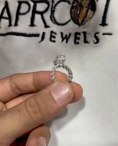 Anillo de Compromiso con Diamante Cultivado en Laboratorio de Corte Radiante de 5 Quilates, Certificado por IGI, Oro Blanco de 14K, Clásico Solitario para Novia, Marca APRICOT JEWELS - Product Image 4
