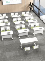 Ensemble de mobilier de bureau commercial moderne en bois : chaises empilables assorties, table de formation, bureau de conférence mobile pour la formation d'entreprise