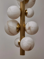 Lustre moderne en globes d'albâtre avec revêtement vertical