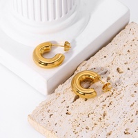 Bijoux simples européens et américains vente en gros de boucles d'oreilles creuses épaisses en acier inoxydable doré boucles d'oreilles en forme de C femme