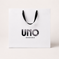 Sac shopping en papier blanc avec logo gaufré noir personnalisé, poignée en ruban, pour vêtements, chaussures, cadeaux, boutiques de détail