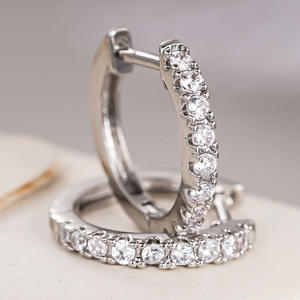 Orecchini a Cerchio in Oro Bianco con Diamanti Taglio Brillante Rotondo, Incastonatura a Canale, Gioielli Classici da Donna per Matrimonio - Product Image 5