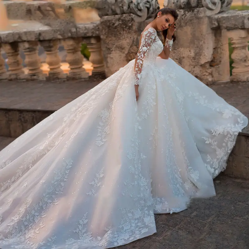 W016 فستان زفاف بأكمام طويلة بمقاس كبير من الدانتيل الأبيض فساتين زفاف