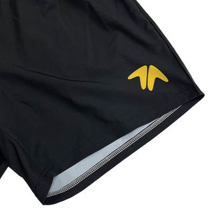 Shorts de sport pour homme personnalisés à séchage rapide, design à rayures dorées, respirants, idéaux pour la course à pied et la salle de sport - Product Image 5