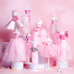 VERVACO Dress Your Doll Kit di Cucito Fai da Te Design di Tessuti per La Moda Lucy Polka Dots Kit per Imparare a Cucire di Design di Moda per Ragazze