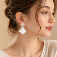 Boucles d'oreilles pendantes en coquille d'ormeau pour femmes, faites à la main, en fil de cuivre tressé, bijoux statement avec tiges en argent