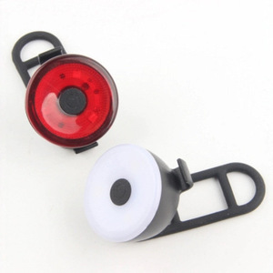 Feu arrière de vélo à LED rechargeable, lampe de poche pour le cyclisme, la course à pied, le sac à dos, le casque, étanche IPX4, en plastique - Product Image 1