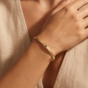 CLIORO <span class=keywords><strong>Bracciale</strong></span> Sottile Minimalista Impermeabile e Resistente al Sudore con 4 Pietre CZ <span class=keywords><strong>per</strong></span> Donne, Regalo di Nozze - Product Image 1