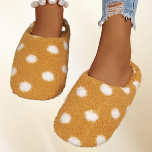 Chaussons d'intérieur unisexes d'hiver en tissu mélange silencieux avec semelle souple et moelleuse en coton suédé à pois, bout fermé, antidérapants - Product Image 5