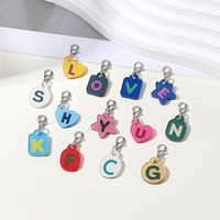 Porte-clés promotionnels miniatures personnalisés tendance en acrylique imprimé UV numérique 9 couleurs, lettres légères, pendentif de sac anime