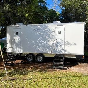 Fabricants européens de toilettes portables, douches et sanitaires de luxe, remorques de toilettes mobiles VIP - Product Image 1