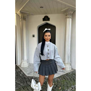 เสื้อแจ็คเก็ตหนัง PU แบบเย็บลายสีเทา Anna สำหรับผู้หญิง สกรีนโลโก้ได้ น้ำหนักเบา ไซส์ใหญ่ นุ่ม สวมใส่สบาย เหมาะสำหรับฤดูใบไม้ผลิและฤดูใบไม้ร่วง - Product Image 3