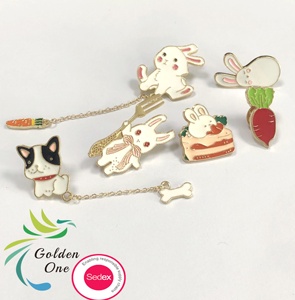 Al por mayor: Pins de solapa de esmalte suave personalizados mexicanos con logotipo atractivo, pins para la visera de gorras y clips para sombreros, fabricados con técnica de fundición. - Product Image 3