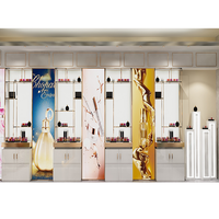 Vitrine de présentation de comptoir central métallique haut de gamme légère pour cosmétiques et soins de la peau, pour magasins de beauté et kiosques de centres commerciaux