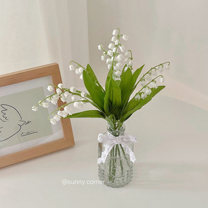 Bouquet de fleurs artificielles en soie, lys de la vallée, style papillon du lac de l'Ouest, pour décoration de mariage, 6 pièces avec bouteille en verre - Product Image 2