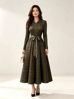 Robe Maxi à Volants Plissés Grande Taille SJ - Couleur Unie, Col, Manches Longues, Style A-Line, Robe Élégante pour Femmes