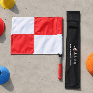 Kit Arbitro Calcio: Set Bandiera Segnapunti a Quadretti e Borsa (2 Pezzi) - Attrezzatura Professionale Durevole per Calcio, Personalizzabile con Logo, in Tessuto Oxford - Product Image 1