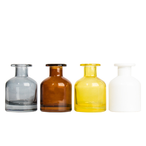 Botella de difusor de perfume de caña de cristal negro ámbar vacía de lujo personalizada 100Ml 150Ml 200Ml botella de aromaterapia de <span class=keywords><strong>aceite</strong></span> esencial con tapas - Product Image 2