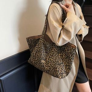 Sac fourre-tout pour femme à motif léopard, double face, grande capacité, en toile, pour le shopping - Product Image 1