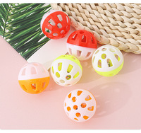 Jouets pour chats en plastique écologiques modernes en gros pour fabricants, avec clochettes, forme sphérique, jouet interactif d'exercice, motif de dessin animé