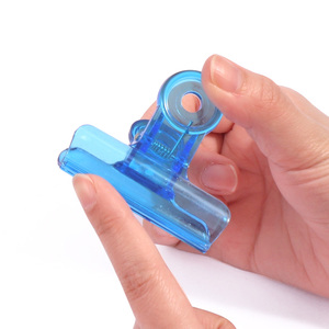 Fournitures de bureau, clips en plastique transparent pour retenir du papier, en couleurs assorties, pour l'organisation quotidienne des documents de l'entreprise - Product Image 5
