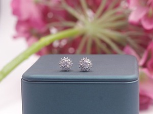 Boucles d'oreilles clous en moissanite plaquées or, rondes, transparentes, 0,5 carat, 5 mm - Product Image 5