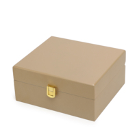 Boîte à montre de luxe haut de gamme en cuir PU beige gaufré et pailleté avec fermoir doré pour le rangement d'une seule montre