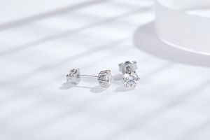 Boucles d'oreilles en argent plaqué rhodium à 6 griffes avec moissanite D VVS de 5 mm en forme de boule pour femme, idéales pour anniversaire et fiançailles - Product Image 5