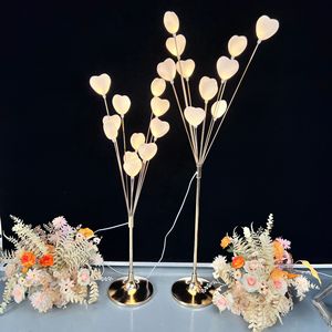 Novedad 2026: Lámpara de camino de hierro forjado con galvanoplastia, diseño de árbol del amor, romántica, con adornos en forma de corazón para bodas y decoración de burbujas para escenarios - Product Image 3