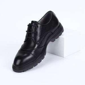 Zapatos estilo Oxford de alta calidad diseñados para hombres. Cómodos zapatos de negocios hechos de cuero de alta calidad a mano. - Product Image 4