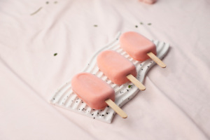 Moule à sucettes glacées ovales classique en silicone, <span class=keywords><strong>3</strong></span> cavités standard, pour crème glacée et yaourt glacé fait maison, outil <span class=keywords><strong>de</strong></span> cuisine <span class=keywords><strong>de</strong></span> qualité alimentaire - Product Image 2