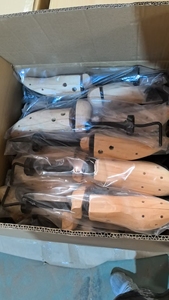 Allargascarpe Regolabile a Molla e Sagomatore <span class=keywords><strong>per</strong></span> <span class=keywords><strong>Scarpe</strong></span> in Legno di Pino <span class=keywords><strong>per</strong></span> Uomo e Donna - Product Image 4
