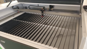 Máquina de grabado cortadora láser Reci 150W/300W más vendida para madera y piedra Ruida S & A CW5200 Chiller 550W ventilador Leadshine 57 Motor - Product Image 5