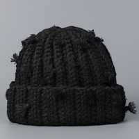 Gorro de calavera desgastada para mujer al por mayor, gorro de invierno de punto grueso de ganchillo para ropa de calle, gorros de Hip Hop con etiqueta colorida personalizada